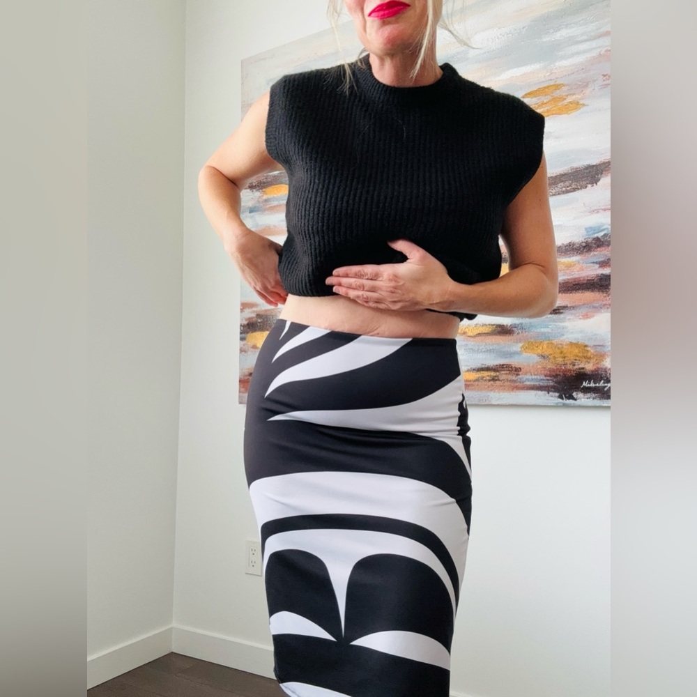 Chloë Angus Abstract Swirl Skirt Black White M